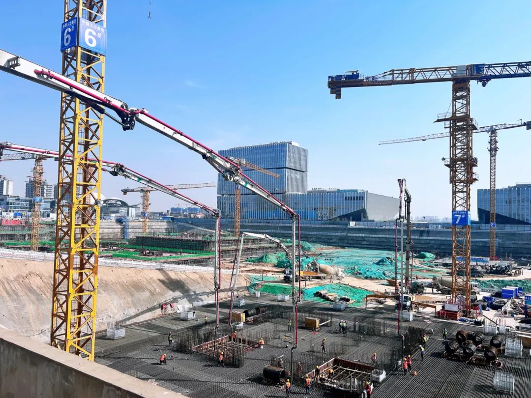 提前11小時(shí)！徐工大米數(shù)泵車(chē)賦能高效施工