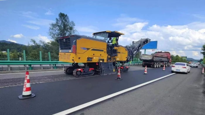 精彩綻放！徐工兩米銑刨機全國高速踔厲風(fēng)發(fā)