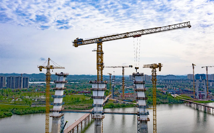 助力涪江兩岸“雙向奔赴”，徐工群塔顯身手！