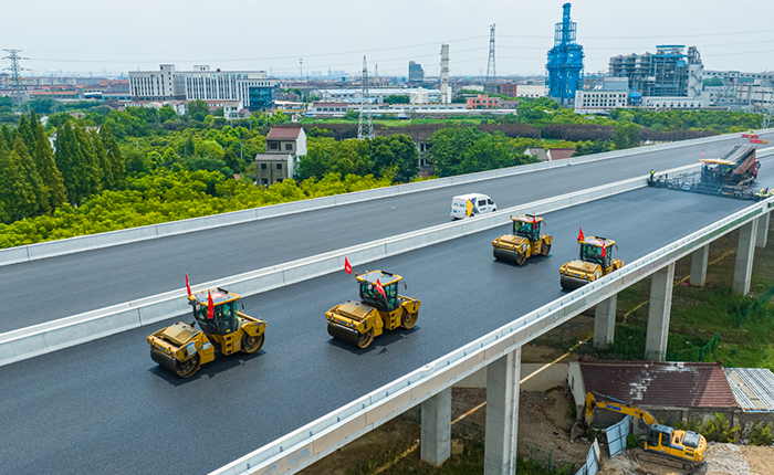 揭秘！常泰長江大橋如何實現(xiàn)超寬橋面“一鍵鋪平”？
