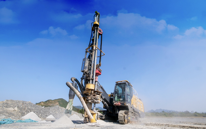露天礦山，礦主們愛用徐工潛孔鉆！