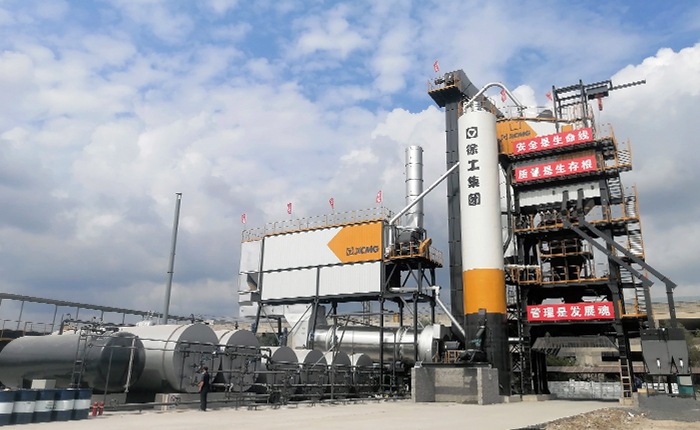 徐工4000型瀝青站 在鶴大高速大顯身手！