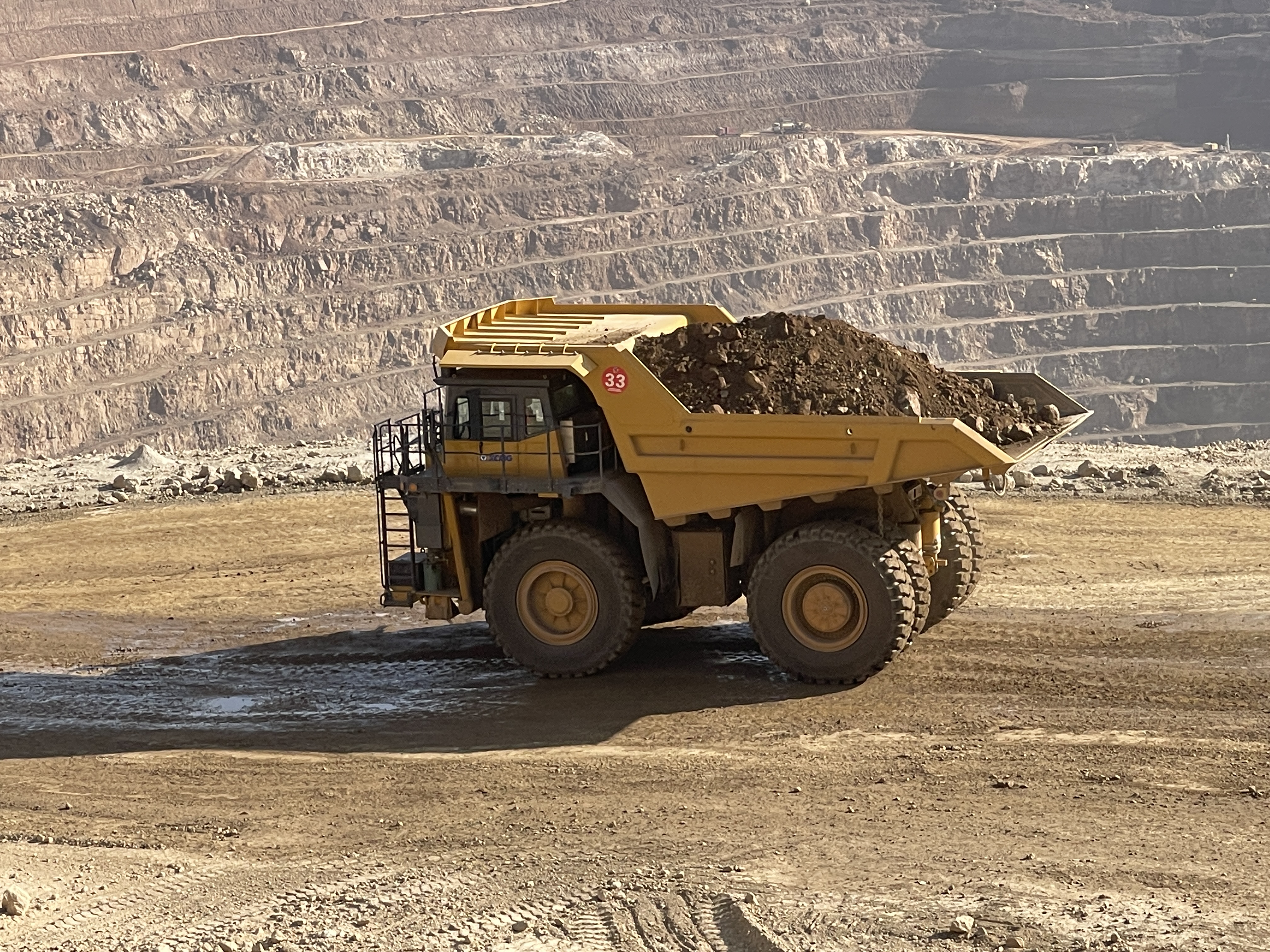 徐工XDE130雙橋剛性礦車效能非凡！