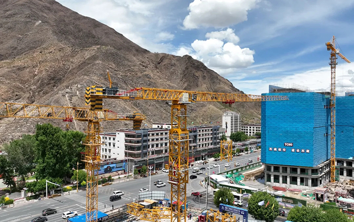 海拔4500米！ 徐工XGT600A-25S 奮戰(zhàn)“日光之城”