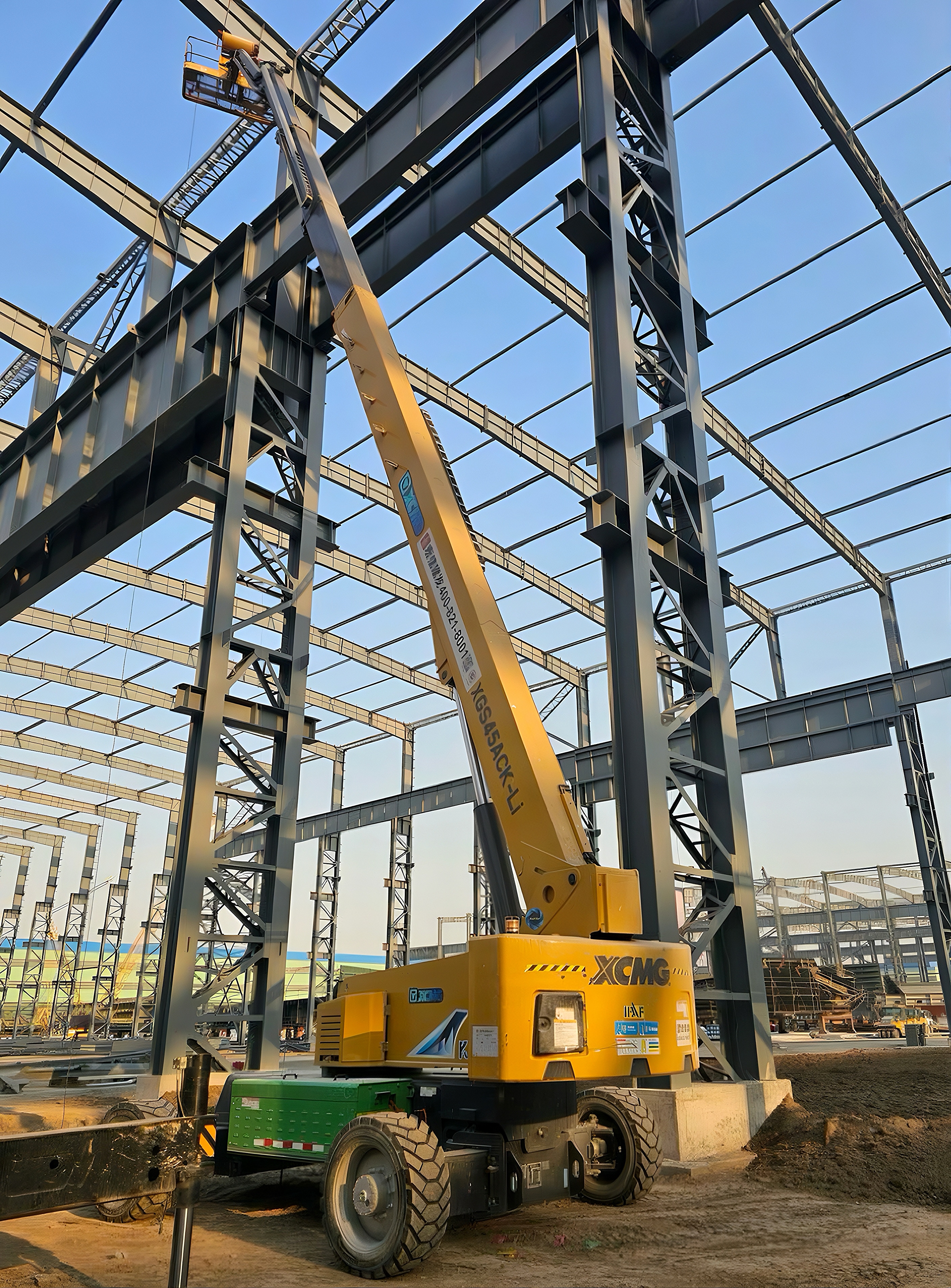 直沖云霄！徐工電動(dòng)“擎天柱”助力江蘇新時(shí)代造船車間“智”造升級(jí)