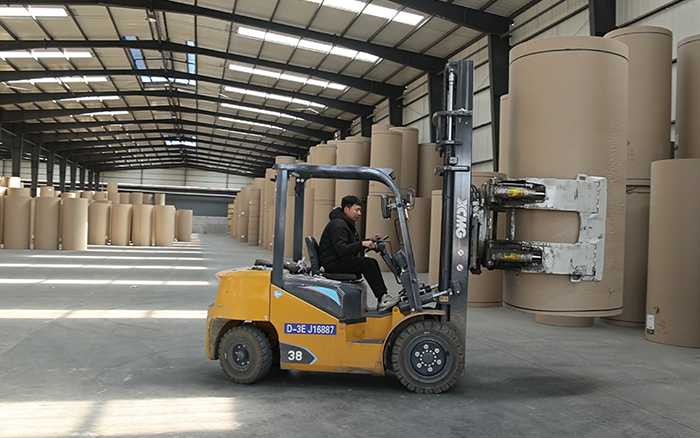 徐工新E叉車(chē)，為紙廠搬運(yùn)難題 “精準(zhǔn)破局”