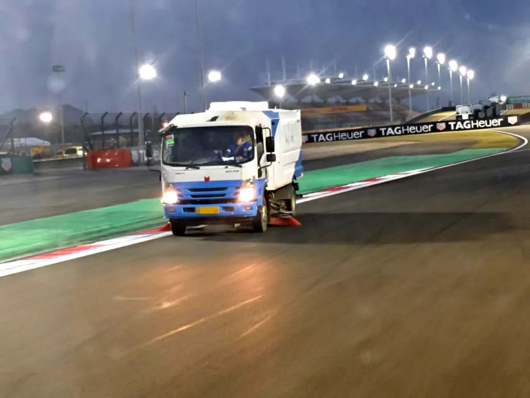 起猛了，居然在上海F1賽場上看到了TA...