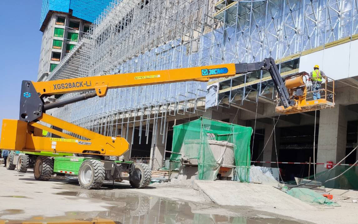 徐工高空利器，為河北邢臺(tái)某新能源廠房建設(shè) “加速”