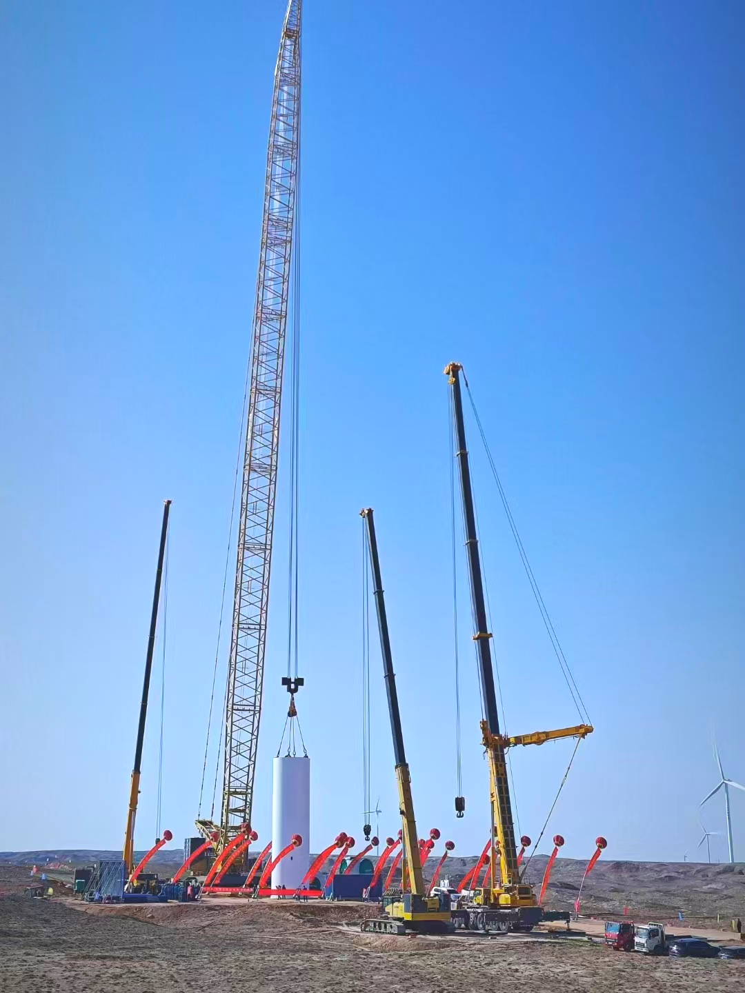 “舉重若輕”零偏差！徐工履帶起重機(jī)上演“施工大片”