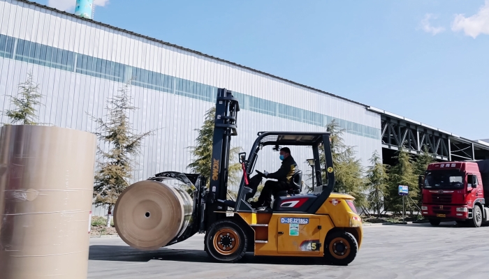 安全穩(wěn)如泰山，高效快人一步！徐工孔雀叉車(chē)造紙行業(yè)顯身手