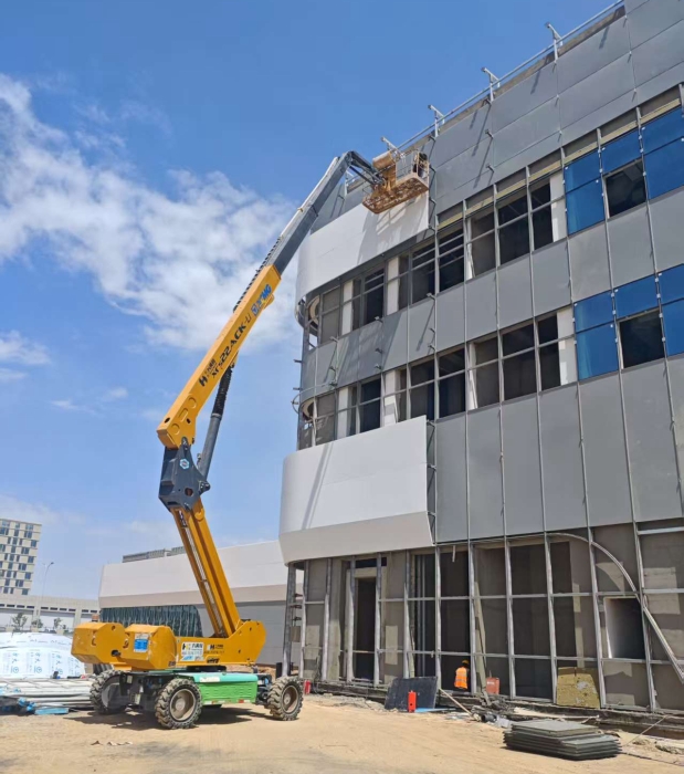 智穩(wěn)高效！徐工XGS22ACK-Li，蘭州機(jī)場(chǎng)上的綠色高效引擎