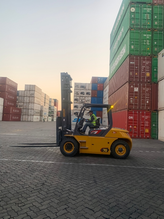 徐工叉車(chē)批量進(jìn)駐廈門(mén)港，一站式解決方案賦能港口物流新升級(jí)