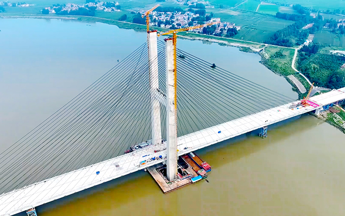 順利合龍！雙塔助建國內(nèi)最大跨徑組合梁獨塔斜拉橋