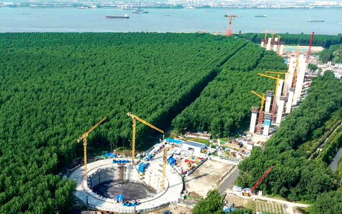 提前1個月！徐工金助力世界最大跨度橋梁錨碇封底