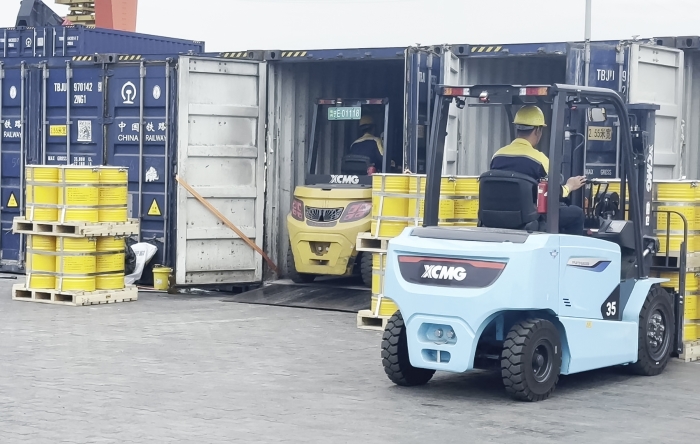 徐工雙系列叉車(chē)硬核助力！寧夏鐵路貨運(yùn)站跑出高效運(yùn)輸加速度