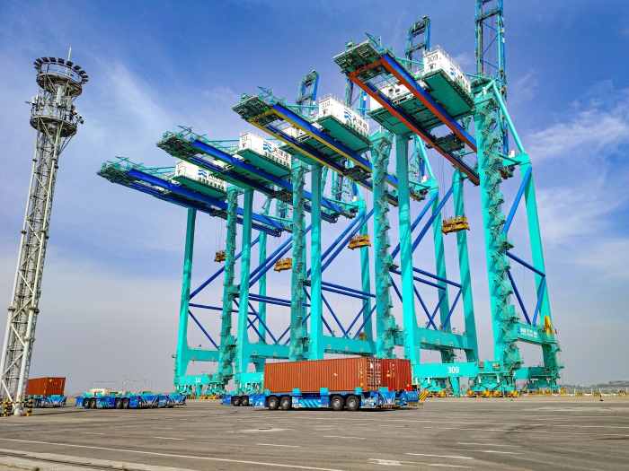 百臺(tái)集群，百萬(wàn)箱量！徐工AGV打造智慧港口“中國(guó)標(biāo)桿”