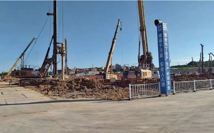 粘土 + 花崗巖地層 “攔路虎”？徐工 XR320E 旋挖鉆機(jī)高效破解助廈門軌交