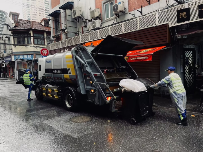 南京東路人流如織垃圾多？徐工XGH5120ZYSXBEV：輕松搞定！
