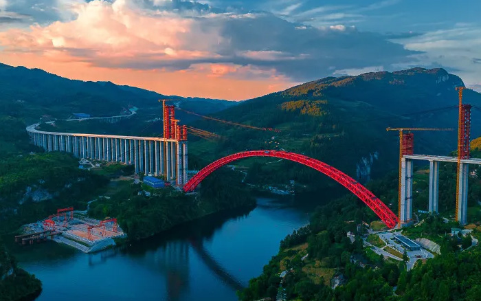 1834米，震撼合龍！ 徐工塔機助力中國再造世界級基建