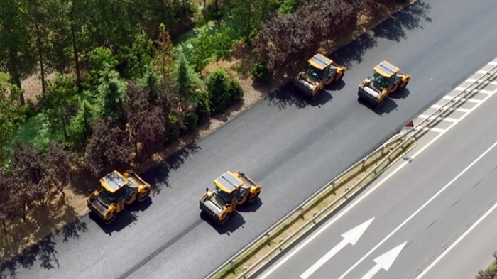 數(shù)智賦能 品質(zhì)養(yǎng)護 | 連云港贛榆204國道養(yǎng)護大修工程應(yīng)用瀝青路面全結(jié)構(gòu)層無人化施工技術(shù)