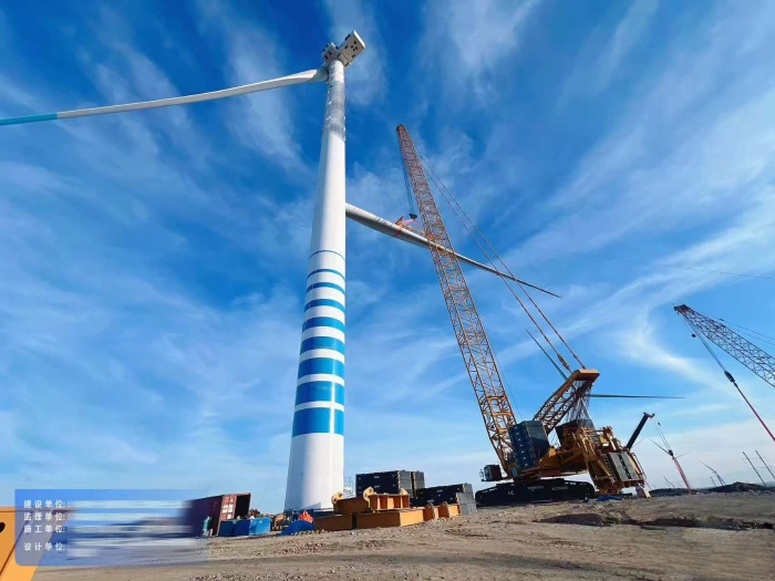 大國重器顯擔(dān)當(dāng)——XLC18000M征戰(zhàn)戈壁灘，125米高空精準(zhǔn)托起10兆瓦風(fēng)電巨擘！