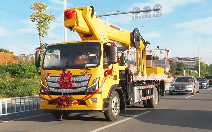 婚車新物種！徐工高空作業(yè)車見證“硬核浪漫”
