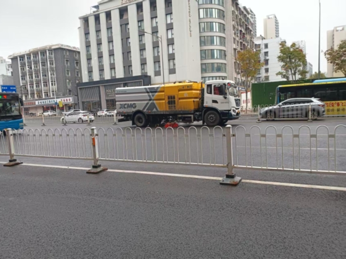 六年品質(zhì)見證硬核實力，徐工18噸洗掃車獲當?shù)乜蛻酎c贊！