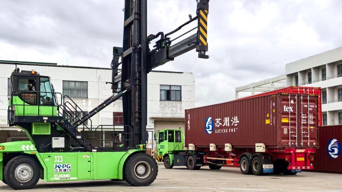 近零碳時(shí)代，港口何為？徐工以綠色成套解決方案破題