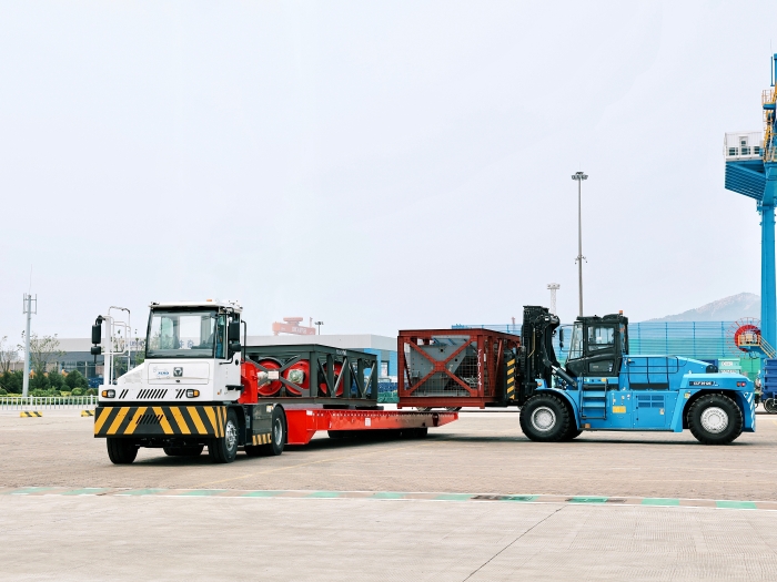 千里之外“秀操作”！徐工遠(yuǎn)控港機(jī)集群carry全場(chǎng)