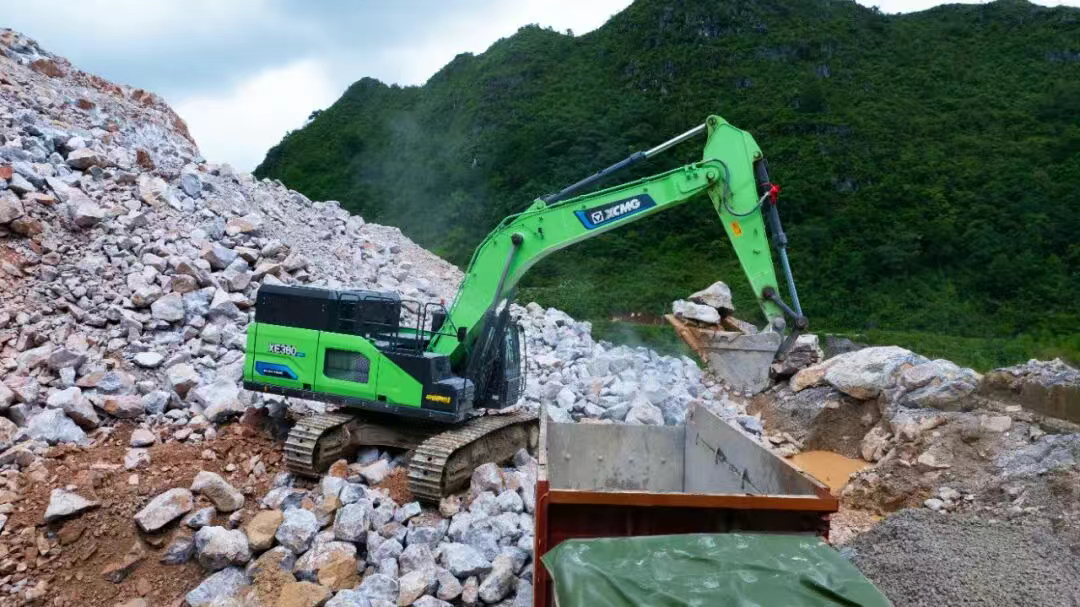 廣西“石料大戶”親測：徐工XE380EV電挖，年省六七成！