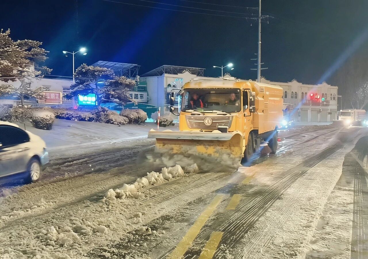 18小時連軸轉(zhuǎn)！徐工除雪設備硬核出擊保通暢