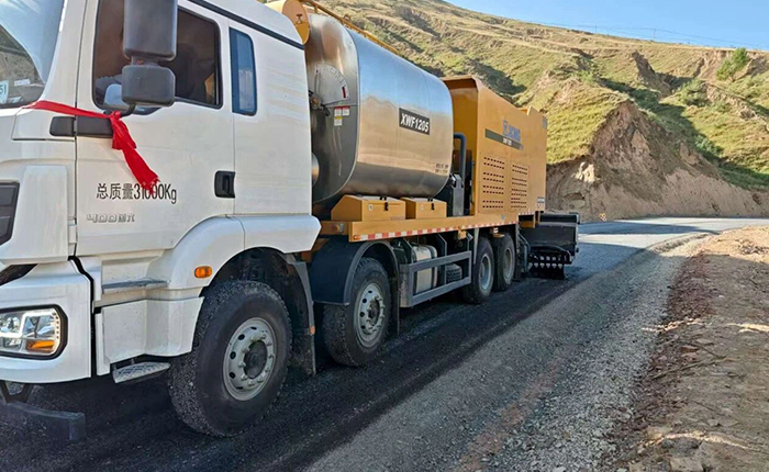 聚焦公路長壽之道，徐工纖維同步封層車護航陜西交通新征程