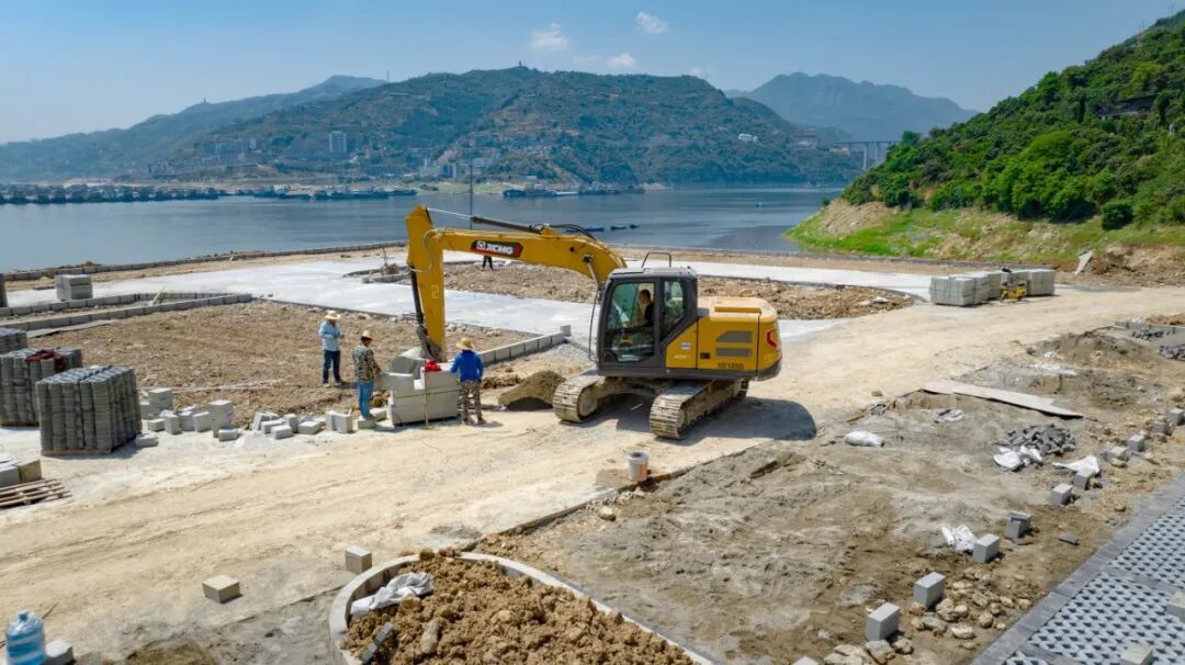 徐工XE135G挖掘機(jī)助力夔門旅游碼頭建設(shè)，以高效節(jié)能贏得客戶信賴