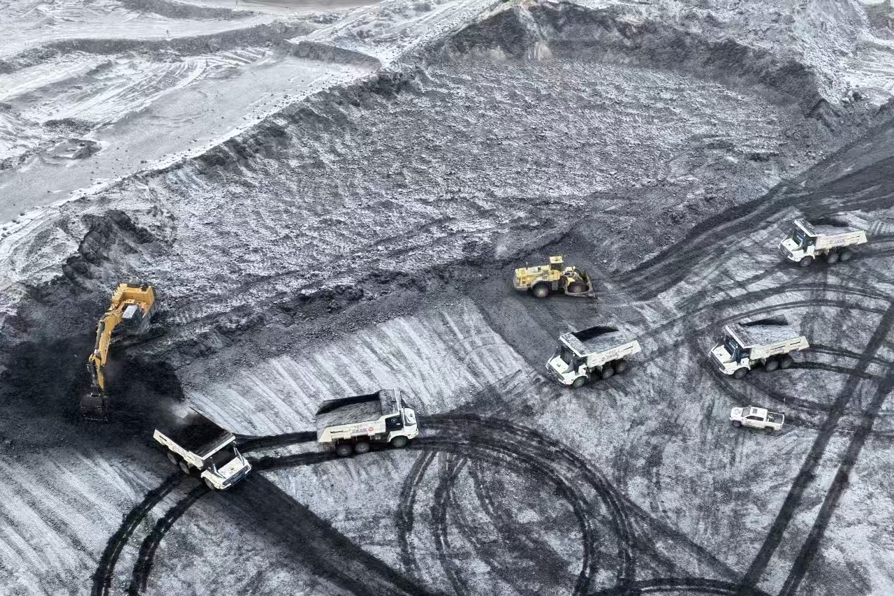 獲得成功！徐工無人純電礦卡在煤炭運輸環(huán)節(jié)混行測試成效顯著