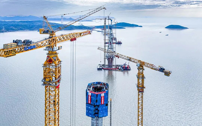 世界級跨海工程，雙主塔封頂