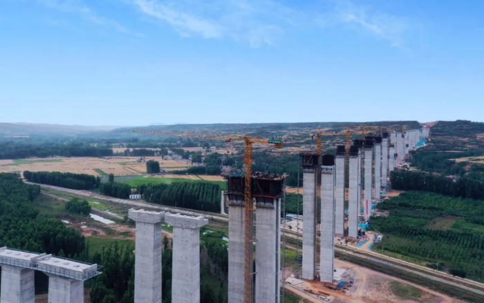 云端大片！看徐工“進擊的巨人”如何“牽線搭橋” ？