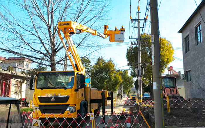 帶電作業(yè)“零打擾”！徐工GKJH18C絕緣斗臂車“護(hù)航”河南鄉(xiāng)村電網(wǎng)