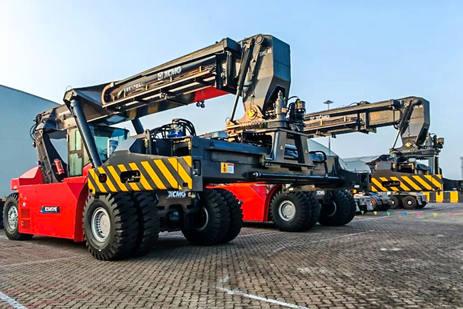 碼頭來(lái)了徐工“大家伙”！件雜貨作業(yè)再添綠色動(dòng)能