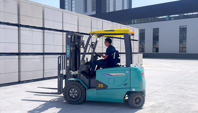 【客戶證言】與“鋰”同行，綠動(dòng)未來(lái)！徐工電動(dòng)叉車(chē)圈粉客戶