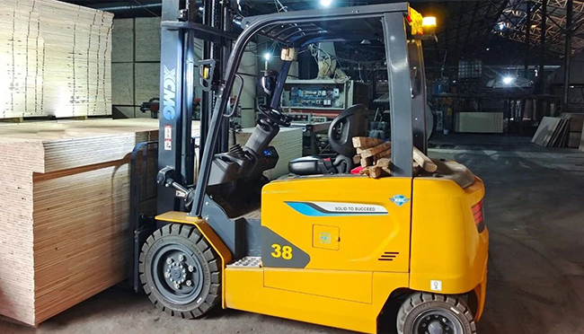 “鯤鵬展翅，板材搬運(yùn)無(wú)壓力！”